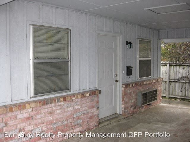 1st image of 120 S Elm St APT 3
