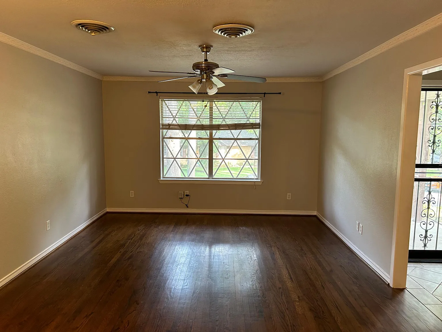 3 bed, 1419 sqft, $2,295 — Photo 2