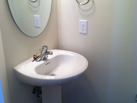 5th image of 106 Woodman Ct