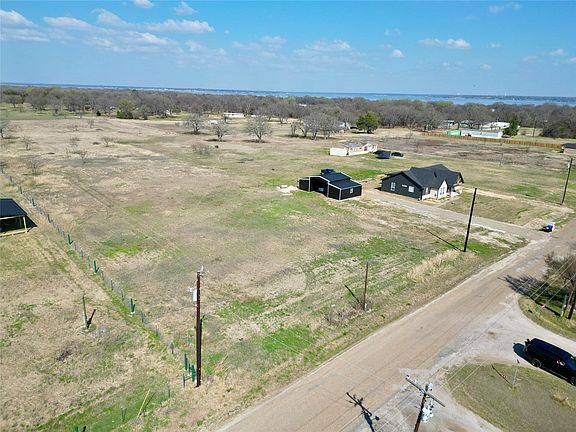 2nd image of 14 E Jess Hinton Rd