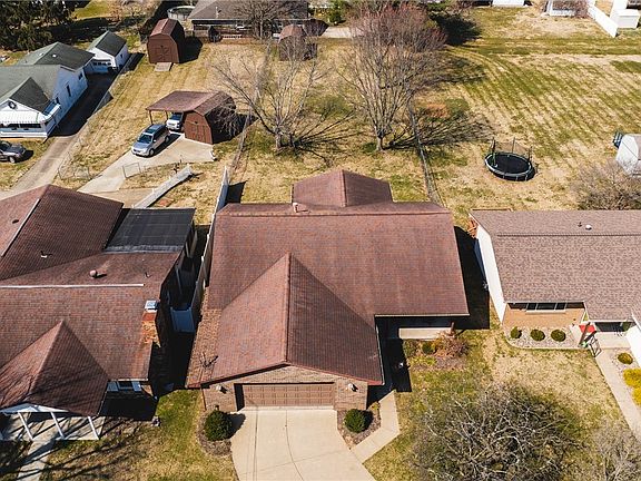 3rd image of 4303 Sandalwood Pl