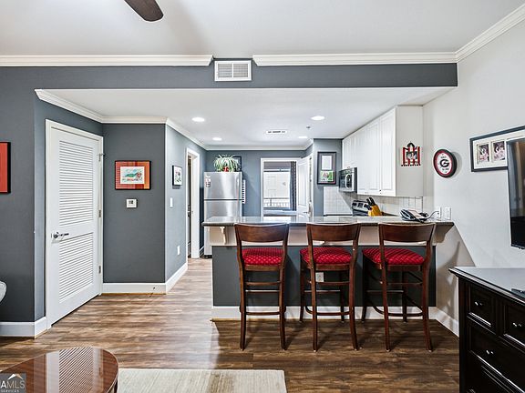 3rd image of 250 Broad St #612