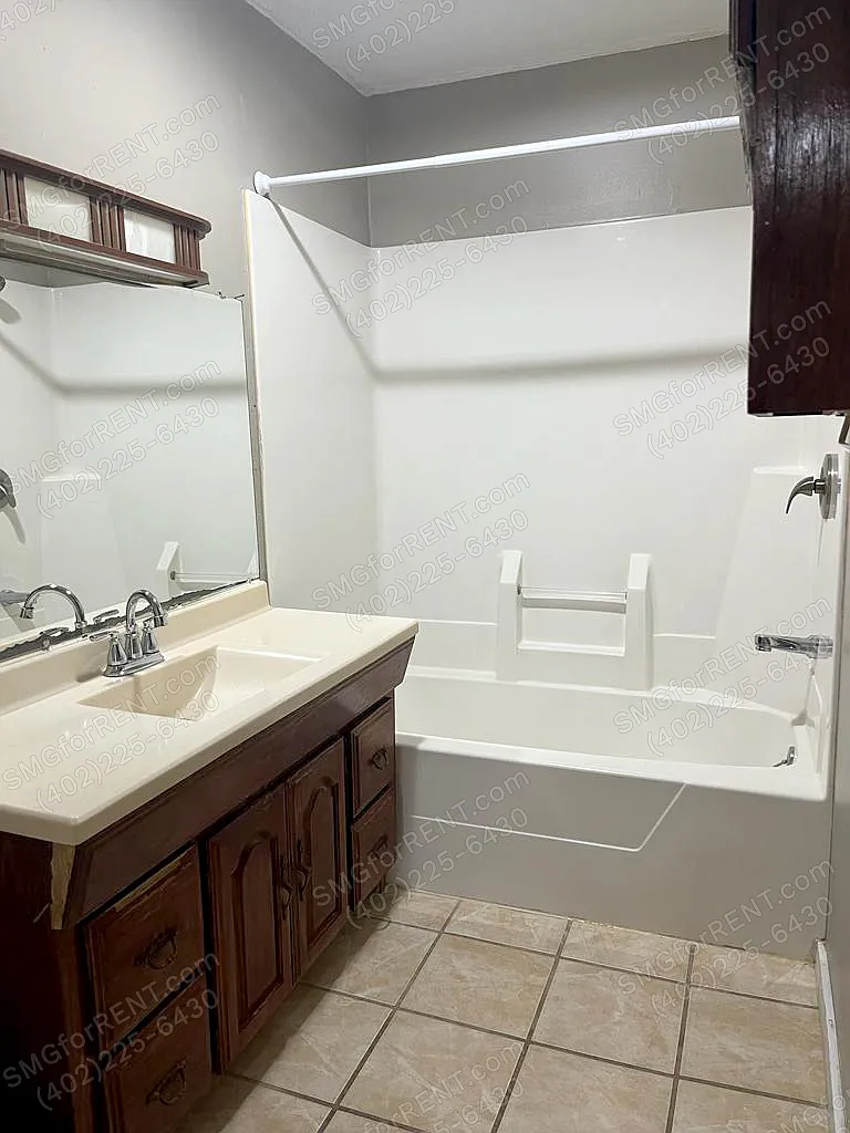 2212 F Street Omaha, NE 68107 - 1 — Photo 3