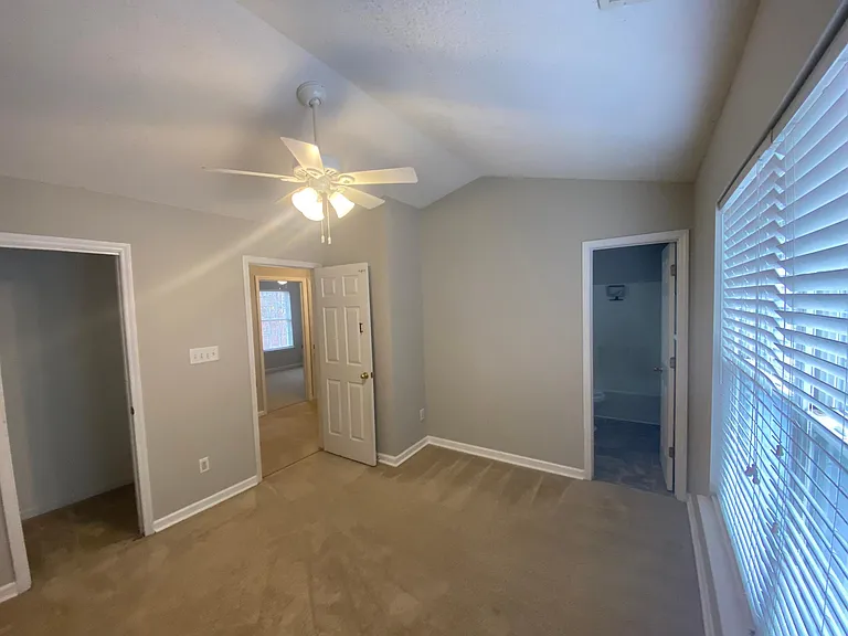 107 Breezemere Ct — Photo 6