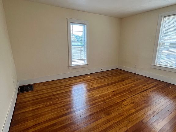 3rd image of 118 Ethel St #2