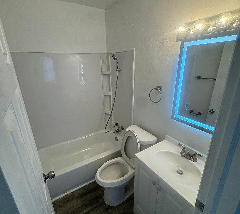 1st image of 1807 E Walnut St