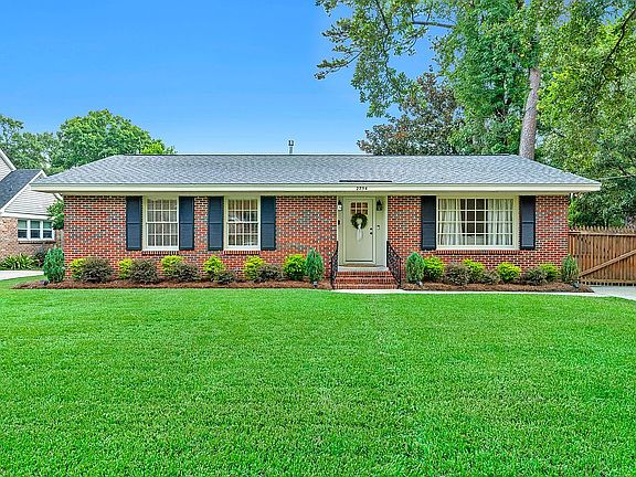 3rd image of 2754 Brookwood Dr