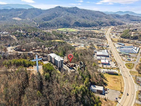 3rd image of 427 Big Bear Way