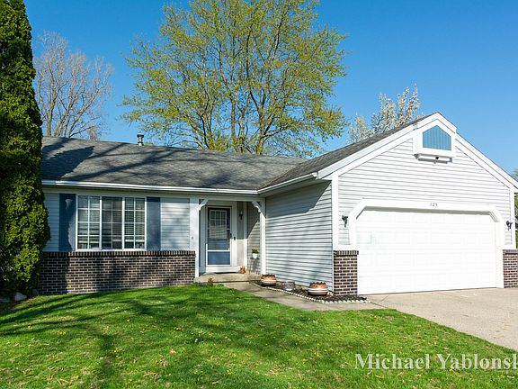 2nd image of 725 Brittany Ct SE