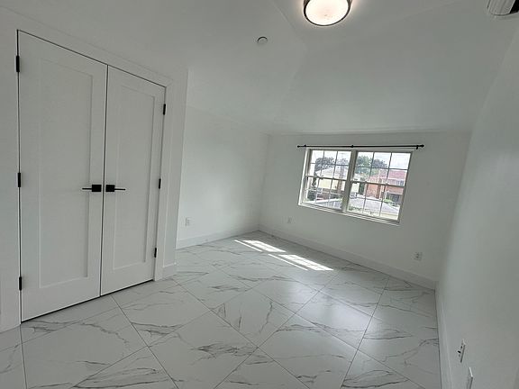 5th image of 61XX Utopia Pkwy