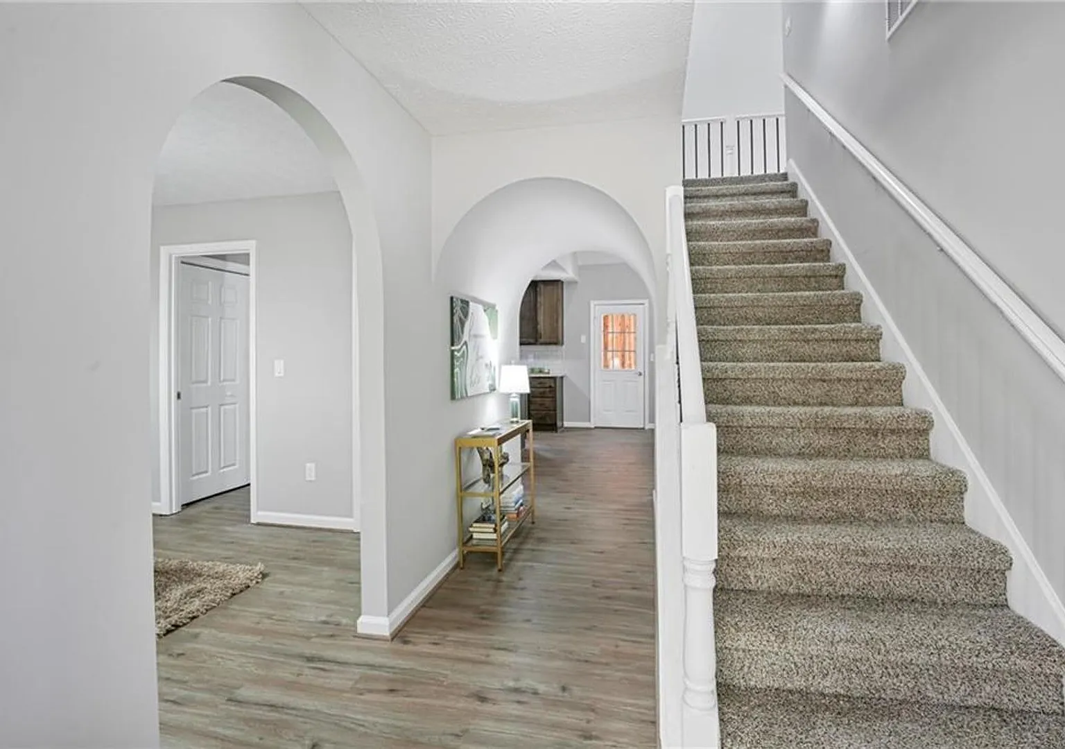 Beautifully Remodeled Home on Large Corner Lot — Photo 3