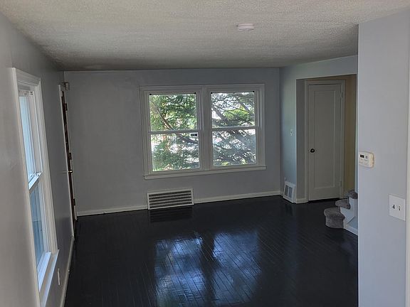 3rd image of 25070 Treadwell Ave