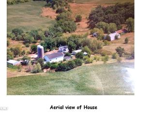 996 S Thompson Rd, Pearl City, IL 61062