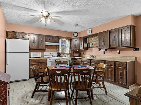 2nd image of 341 Roseland Rd