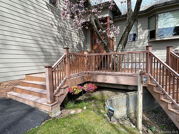 3rd image of 5 Laurel Hill Road