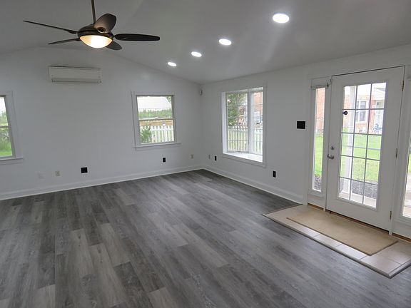 2nd image of 6261 Patrick Henry Ct