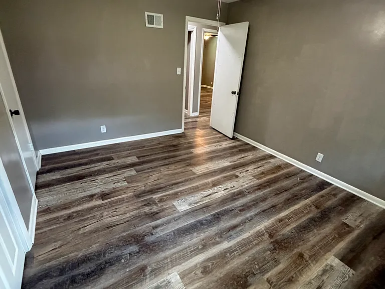 4410 S 37th St — Photo 11