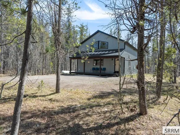 4062 Steelhead Dr, Island Park, ID 83429