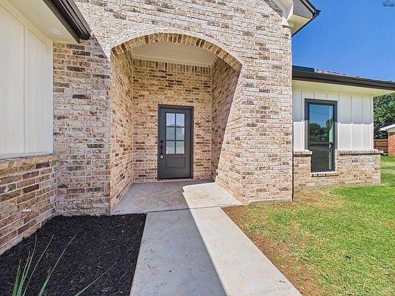 4th image of 6619 SW Parkway