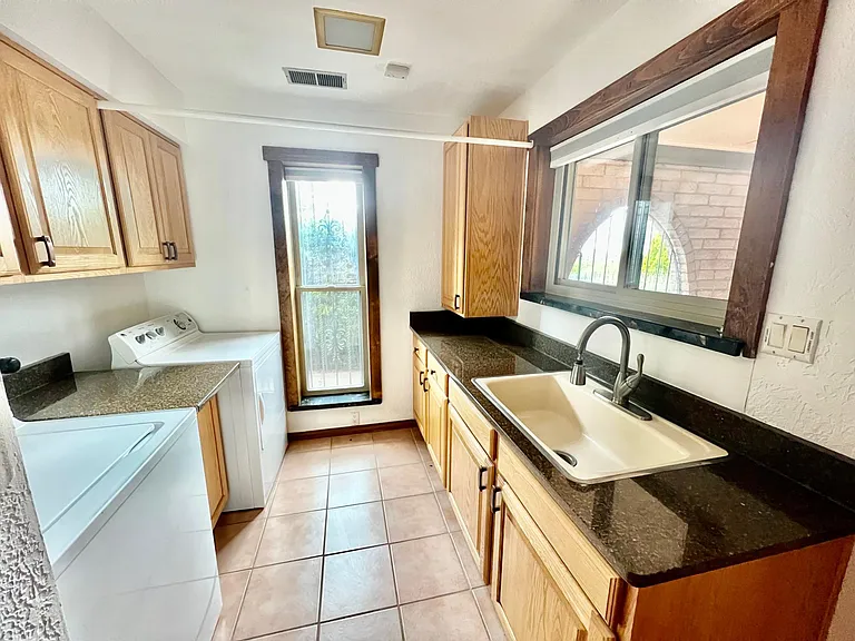 1528 Camino Cerrito SE — Photo 39