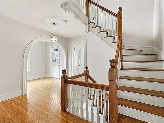 5 bed, 2365 sqft, $4,500 — Photo 2