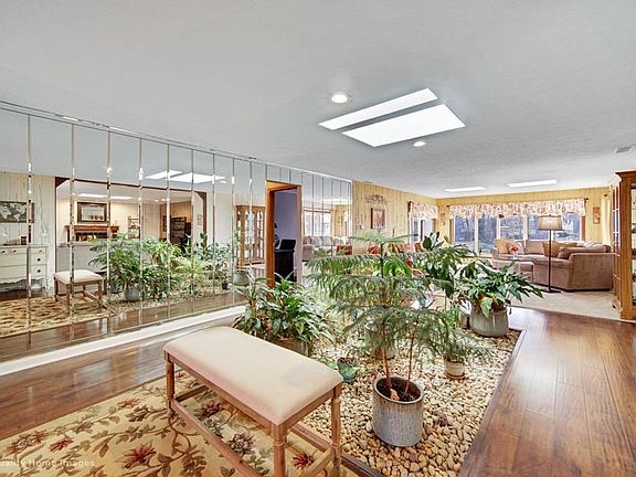 4th image of 6309 Lakewood Ct