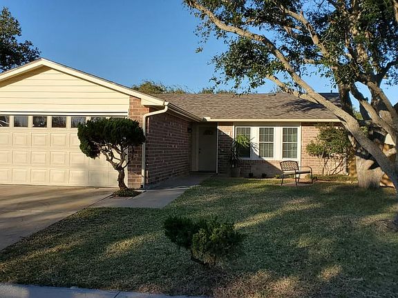 3rd image of 802 Saint Anthony Pl