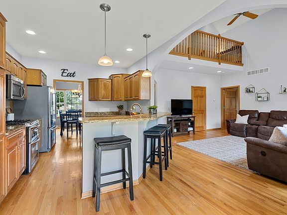 5th image of 107 Red Fox Dr