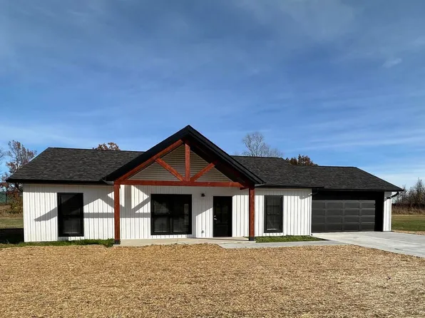 210 S Greenbriar Rd, Carterville, IL 62918