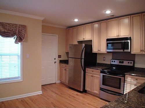 Cook's kitchen! Stainless steel, granite, brushed nickel