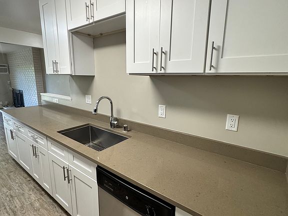 4th image of 1695 Whitwood Ln APT 1