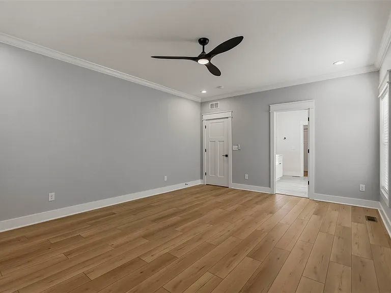 633 Village Way — Photo 15
