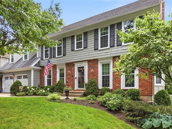 12104 Ballentine St, Overland Park, KS 66213
