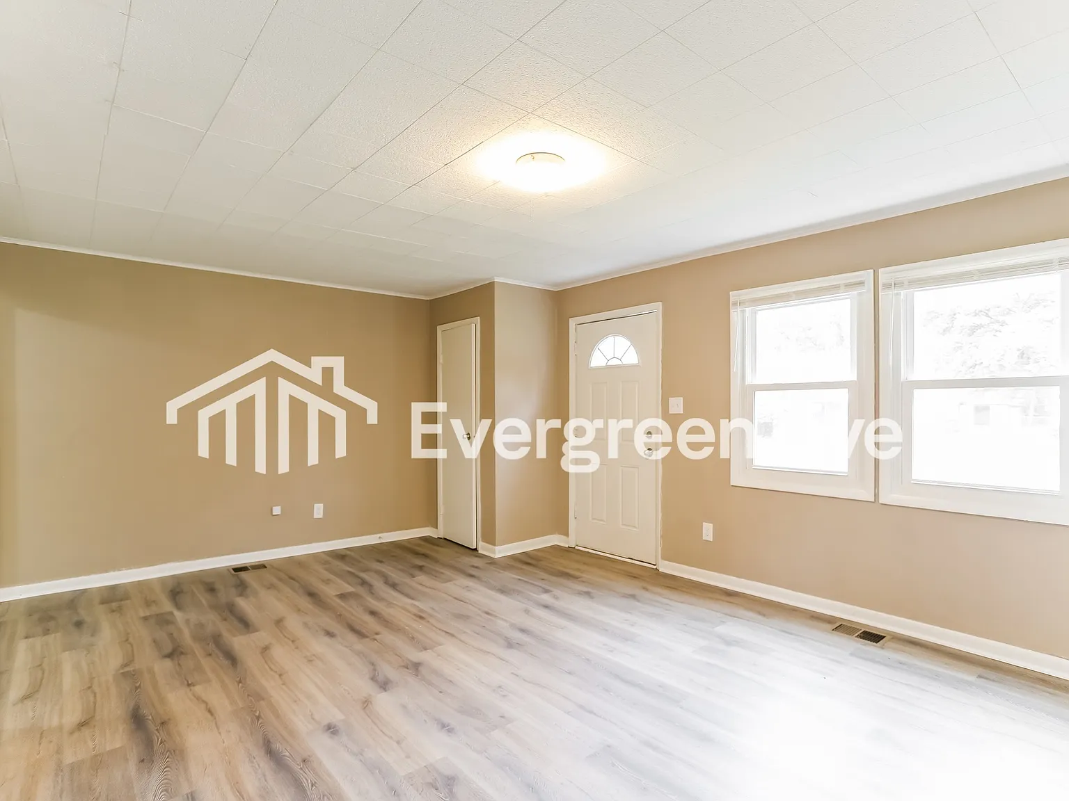3 bed, 1.0 bath, 1054 sqft, $1,595 — Photo 3