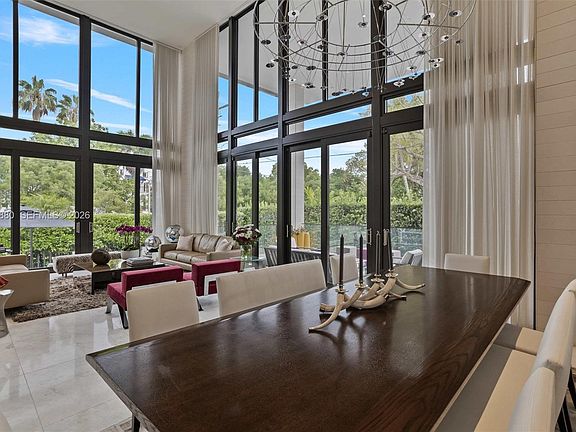 5th image of 610 Harbor Cir