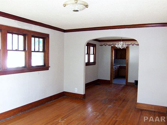 3rd image of 1009 W Adrian G Hinton Ave