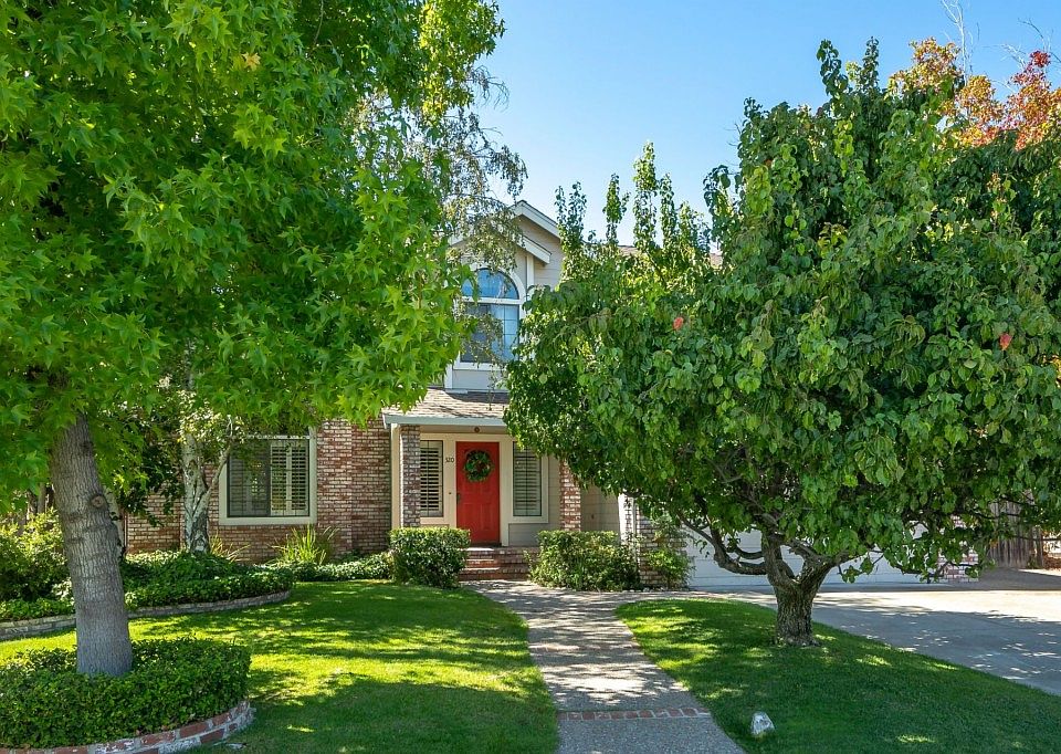 1st image of 320 Greystone Dr