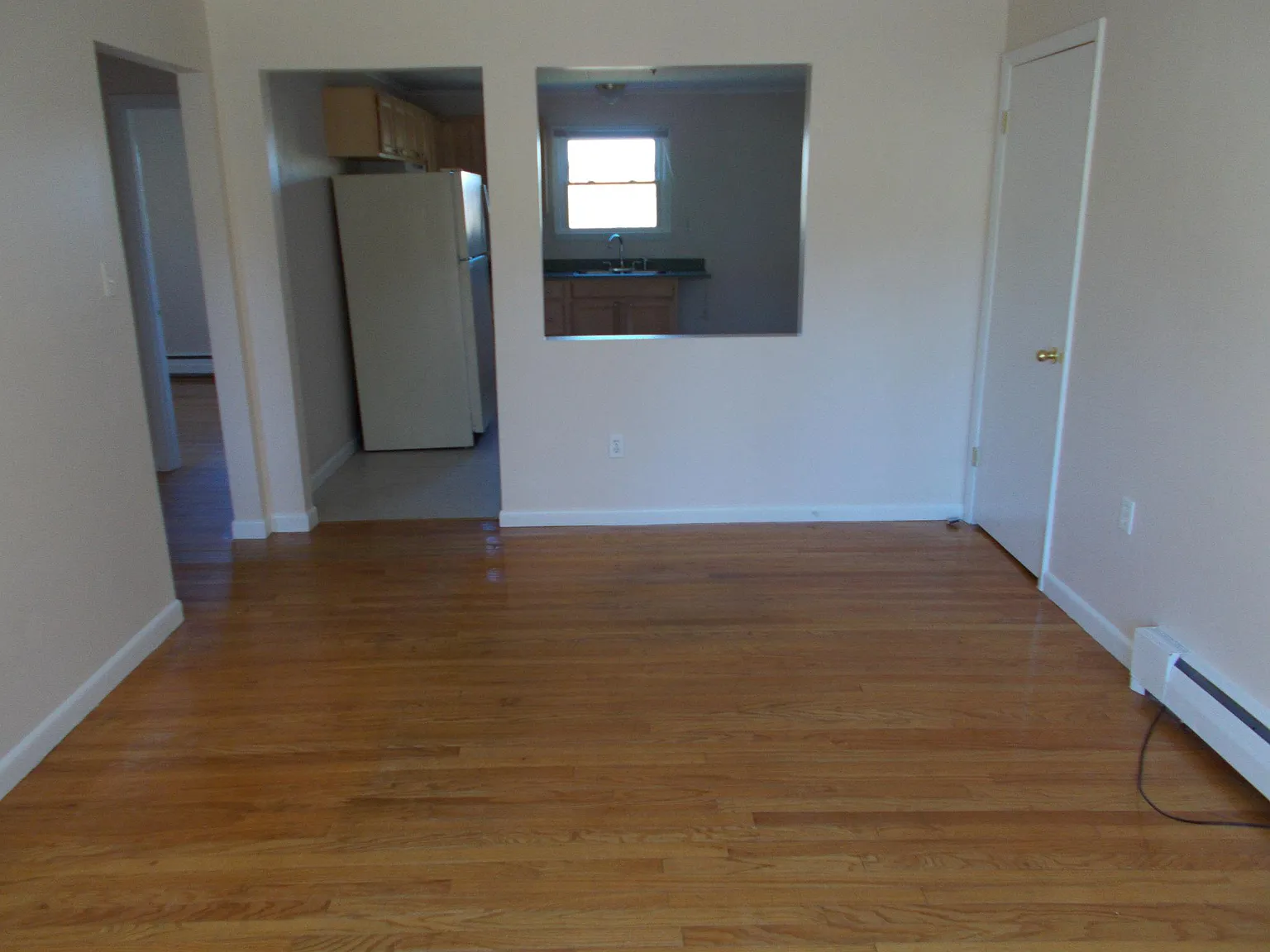 2 bed, 850 sqft, $1,600 — Photo 3
