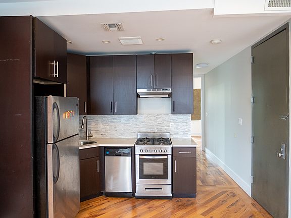 5th image of 419 Tompkins Ave #1