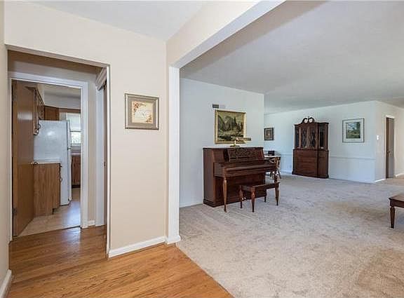 5th image of 21 Spoede Hills Dr
