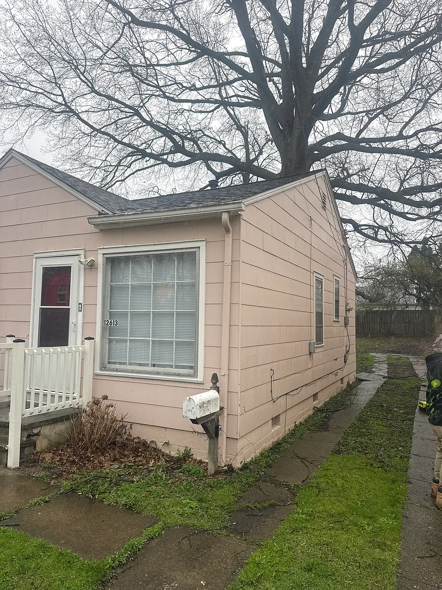 Building Photo - 12613 Milligan Ave