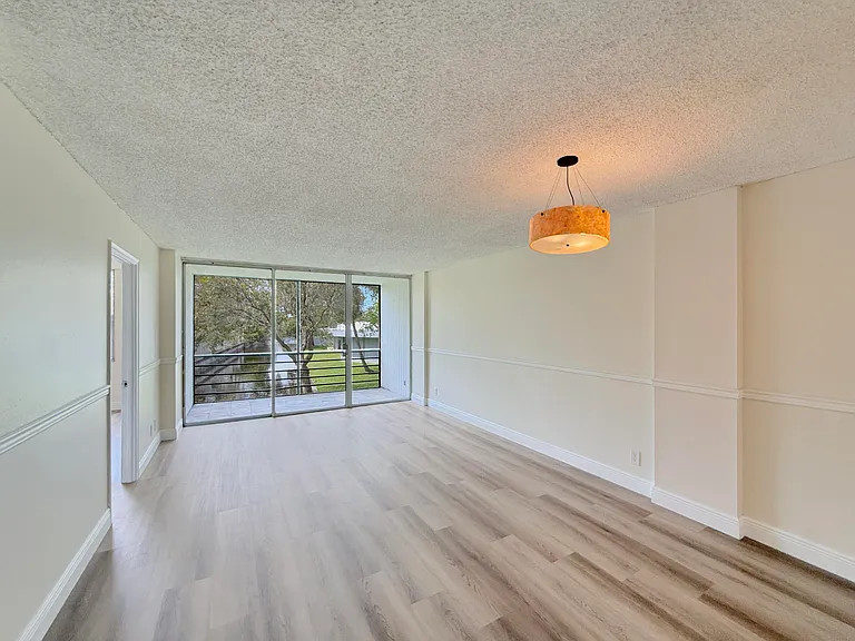 113 Royal Park Dr #2C — Photo 4