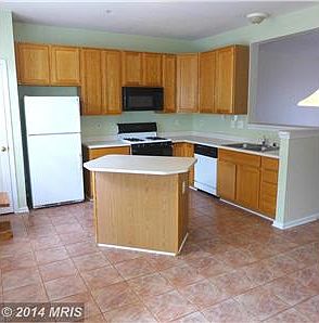 Open Kitchen w/Center Island