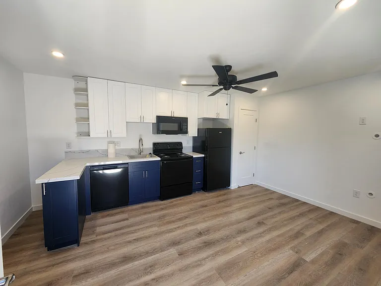 328 Edgehill Ln #2 — Photo 2