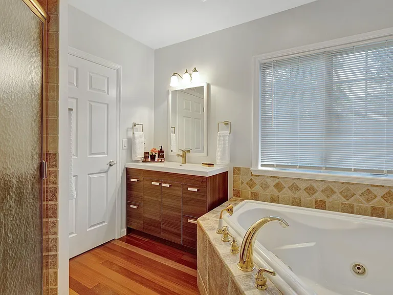 39-10 Berdan Ave — Photo 18