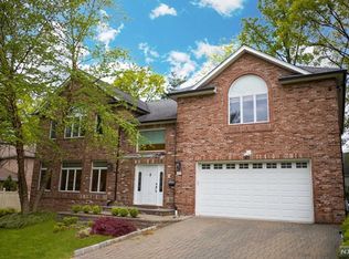 25 Arnold Ave, Closter, NJ 07624