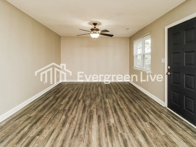 1448 Winslow Ave — Photo 4