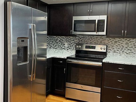 3rd image of 5125 Dalmeny Ct