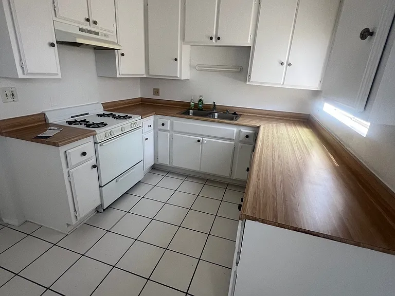 7615 N Hollywood Way #101 — Photo 13