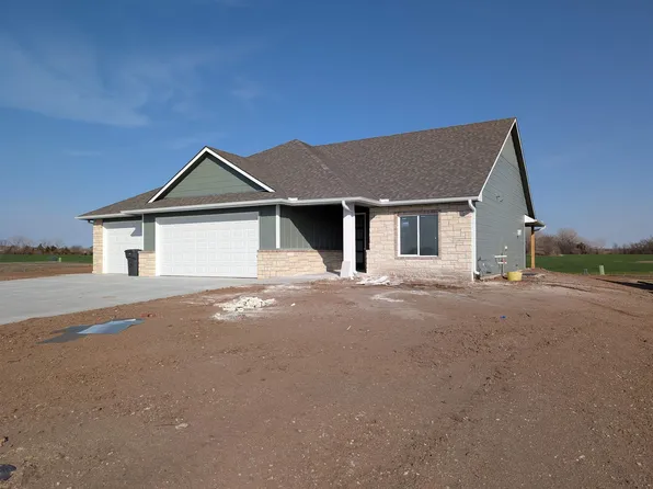 505 Maple Leaf Cir, Newton, KS 67114